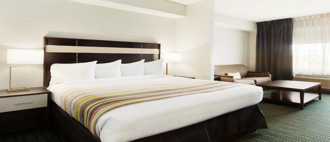 Grand room with single bed